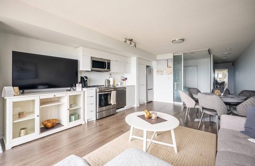 CityPlace Condo | GLOBALSTAY. Bird's eye view of the lake 1bd+den in Downtown