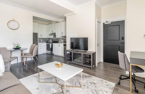 Smiths Falls Apartment | GLOBALSTAY . Rideau Private Apartment w Kingsize bed. Parking.