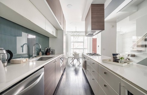 Little Italy House | GLOBALSTAY. Exclusive 3BR Townhouse. HOT TUB. Downtown Toronto