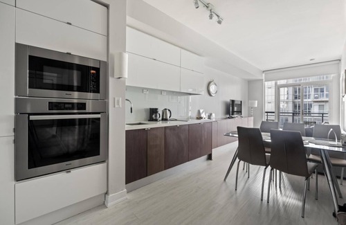 CityPlace Condo | GLOBALSTAY. High Floor in Downtown Toronto 1bd+den