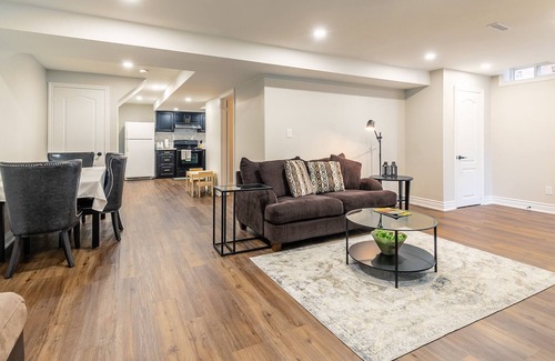 Central Erin Mills Apartment | GLOBALSTAY . Mississauga Sweet Basement For Family