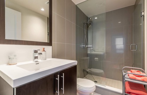 Willowdale Apartment | GLOBALSTAY. Modern 2bd 2 bath Skyscraper. Free parking