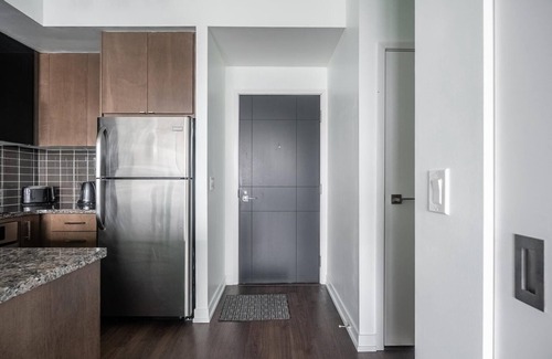 Yonge-Eglinton Condo | GLOBALSTAY. Modern Dunfield Ave 1 Bedroom Apartment