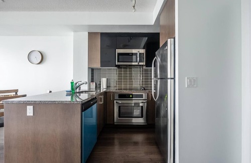Yonge-Eglinton Condo | GLOBALSTAY. Modern Dunfield Ave 1 Bedroom Apartment