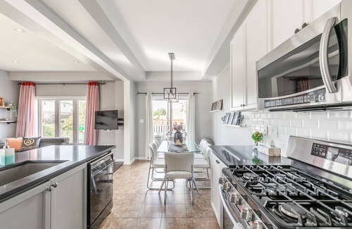 Stoney Creek House | GLOBALSTAY. Modern 3-4 Bedroom Town
