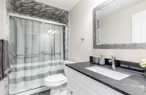 Central Erin Mills House | GLOBALSTAY. Modern Family Basement in Mississauga