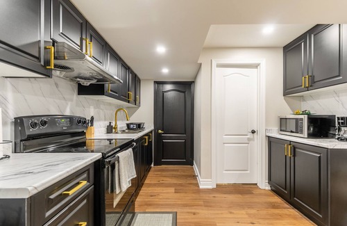 Central Erin Mills House | GLOBALSTAY. Modern Family Basement in Mississauga