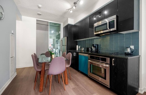 Mount Pleasant West Condo | GLOBALSTAY. New Modern 2Br 2Ba Condo Lillian St