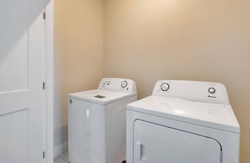 Walkerville Apartment | GLOBALSTAY . New Townhomes 16 Guests, BBQ, Parking