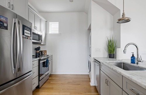 Cannonborough Elliotborough Apartment | Globetrotter Suite C | Whimsical Historic Retreat