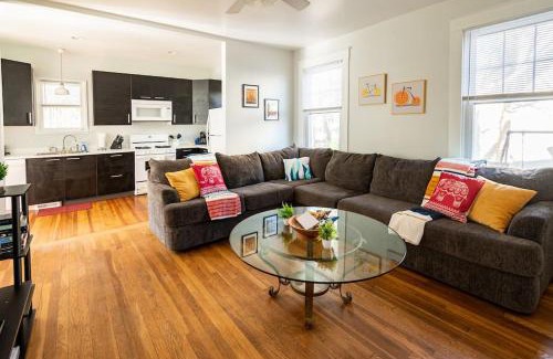 North Chesterfield Apartment | Globetrotters Suite in Historic Richmond with Patio