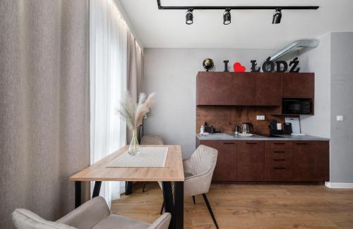 Srodmiescie Apartment | Globtroter Chic Harmony Studio by BookingHost