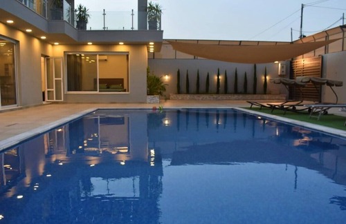 Al Rama Cabin | Gloria Chalet is at the lowest point in the world