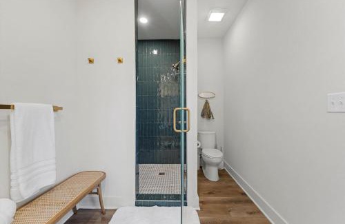 Brazos House | Gloria Cottage - 2 blocks to Magnolia and 3 mins to Baylor
