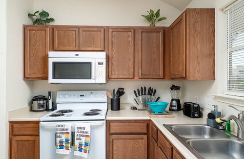 Wetmore House | Glorious 3 bedroom home/Near Randolph AFB/No stairs.