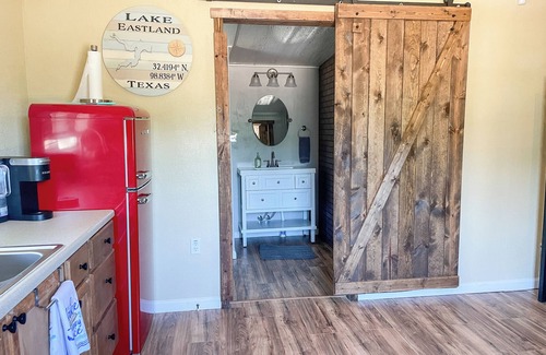 Eastland Cabin | Glorious 5 Lake Eastland Glamping Tiny Town Mockingbyrd