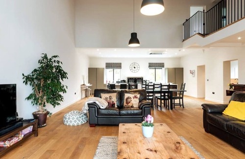 Coberley House | Glorious Cotswold Coach House, for Families, Get-togethers