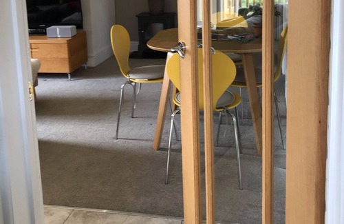 Isle of Thanet House | Glorious five star 2 bed secluded Lodge sleeps 4 + hot tub close Jurassic coast