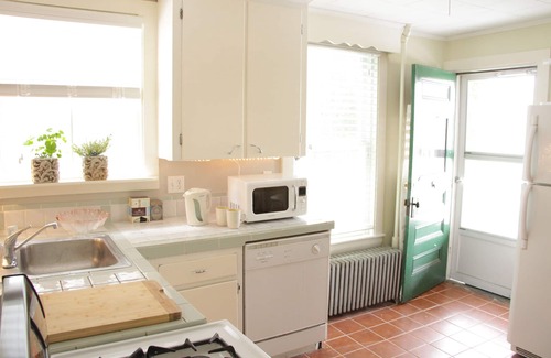 Munjoy Hill Apartment | Glorious getaway on Portland's Eastern Promenade.