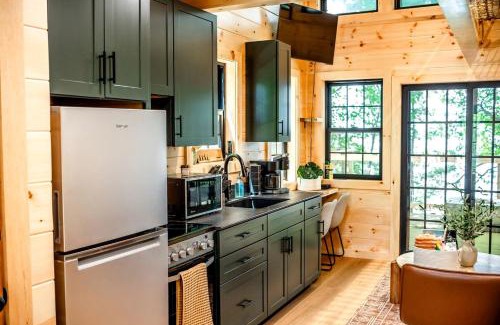Town of Torrey House | Glorious Tree House with Fire Pit and Hot-tub in Penn Yan, New York