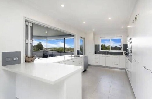 Valla Beach House | Glossies Coastal Retreat - Relax and Escape
