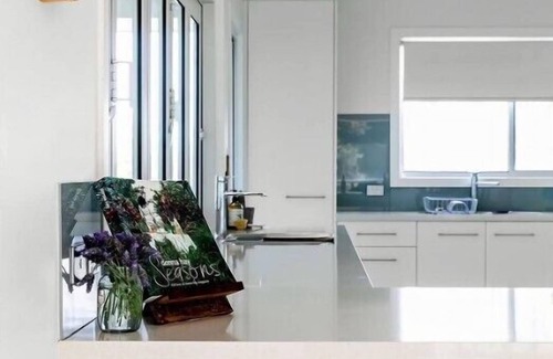 Valla Beach House | Glossies Coastal Retreat - Relax and Escape