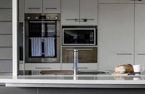 Valla Beach House | Glossies Coastal Retreat - Relax and Escape