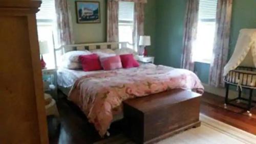 Gloucester House | Gloucester House with Sea View