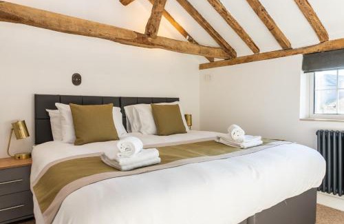 Brockworth House | Gloucester-Modernised 4 Bedroom Cottage-Sleeps 8-Free Parking-Fast Wi-Fi