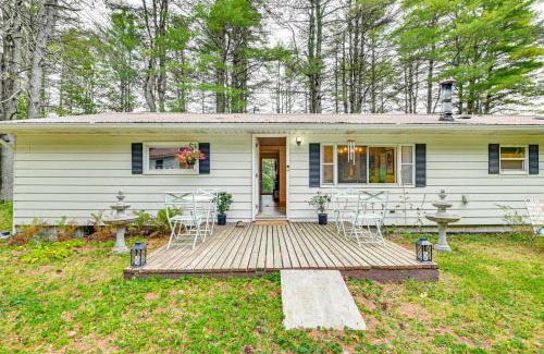 Gloversville House | Gloversville Getaway with Grill 5 Mi to Water!