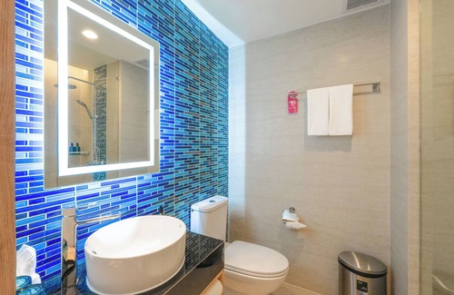 Wachira Phayaban Hotel | GLOW Bangkok Riverside