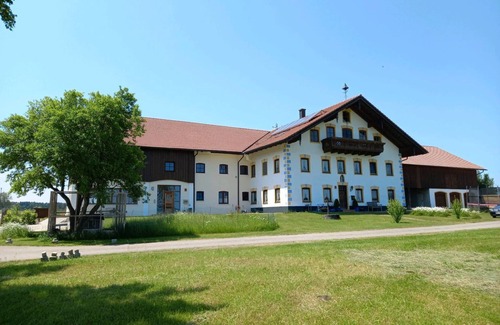 Saaldorf-Surheim Apartment | Glück vacation apartment, 110 m², with gallery and mountain view