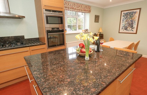 Dorchester Cottage | GLYDE HOUSE, pet friendly, with a garden in Dorchester