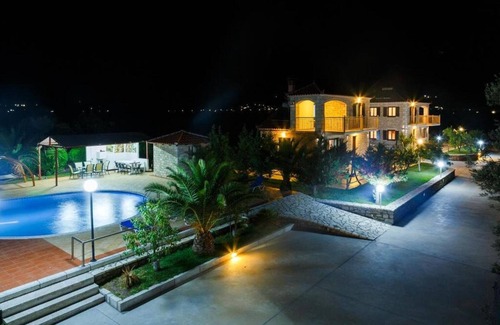 Paralio Astros Villa | Glyfada Villas II