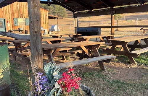 Lake George Cabin | GM cabin sleeps 7, kitchen, 2 bath with access to jacuzzi