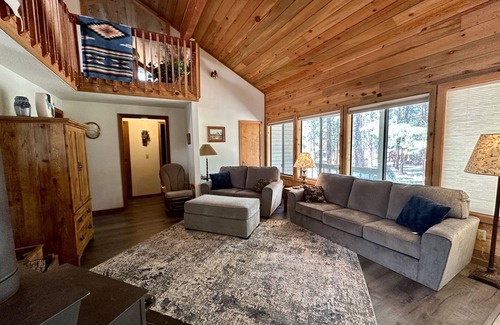 Black Butte Ranch House | GM184 | Pet friendly cabin in the Glaze Meadow area of Black Butte Ranch.