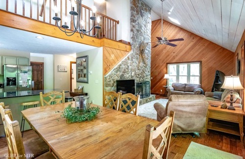 Old Timberline House | Gnarnia - 434 Cabin Mountain RoadnnGnarnia - Air Conditioning, Lake Access, Fire Pit, Hot Tub