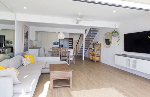 Noosaville House | Go for a swim, or cast a line