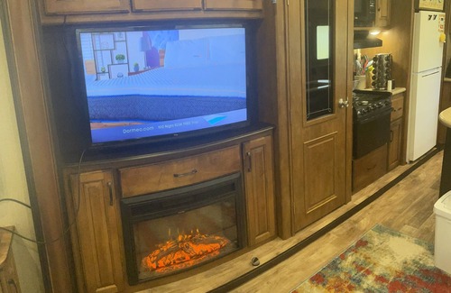 French Quarter House | Go Glamping! Waterfront Lake Conroe, Luxury RV, just bring suitcase