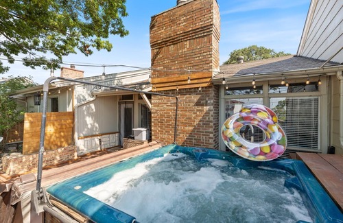 Rowlett House | Go jump in the Lake-Ray Hubbard