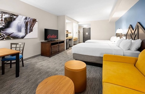 Tannersville Hotel | Go Skiing in Pennsylvania Mountain Range! Ski-to-Door Resort w/Hot Spring Bath!