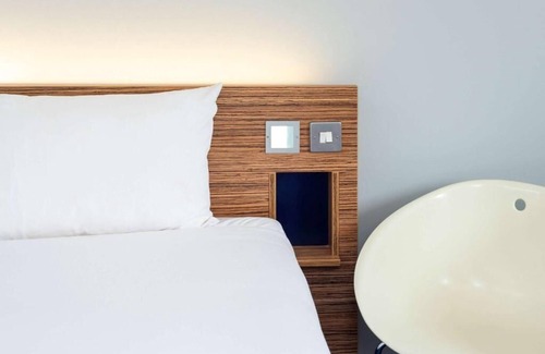 Portishead Hotel | go2 portishead marina hotel