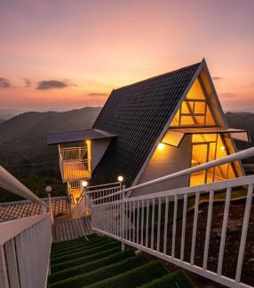 Pirmed House | Go2hills