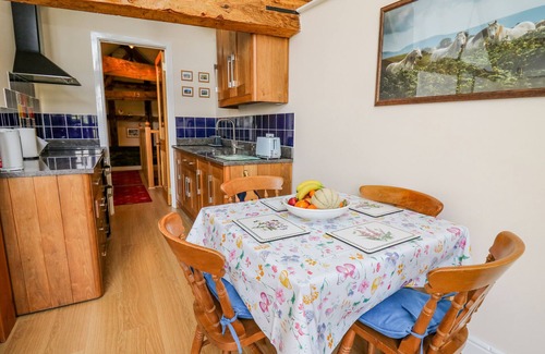 Westbrook Court Cottage | GOBLAEN BARN, pet friendly, character holiday cottage in Clyro