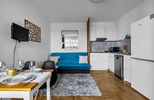 Goclaw Apartment | Gocław Retreat with Balcony - River & Park Nearby by Rentujemy