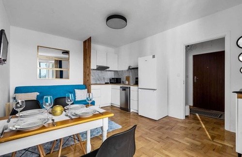 Goclaw Apartment | Gocław Retreat with Balcony - River & Park Nearby by Rentujemy