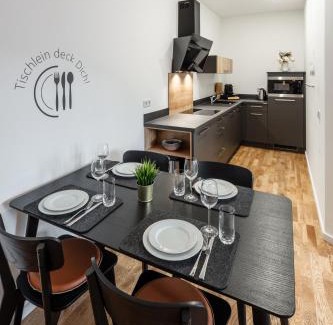 Aue Apartment | Goethe Palais Suite Zauberlehrling 4P l Lift l Parkplatz I Zentrum I Helios