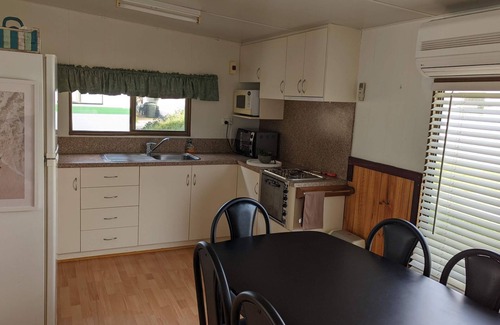 Busselton Cabin | Goin Coastal Cabin 94 Geographe Holiday Park