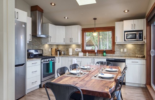 Port Renfrew Cottage | Going Coastal Sleep 6 Pet Friendly Oceanfront