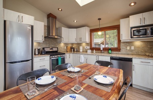 Port Renfrew Cottage | Going Coastal Sleep 6 Pet Friendly Oceanfront